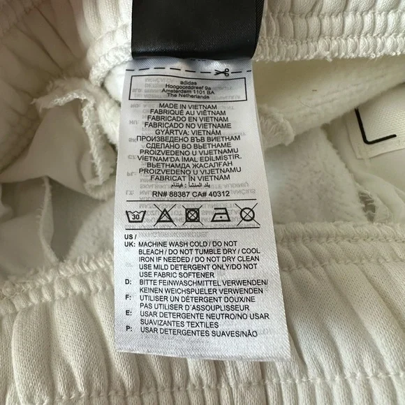 Adidas Women's Cream Shorts with Red Logo - Picture 5 of 7